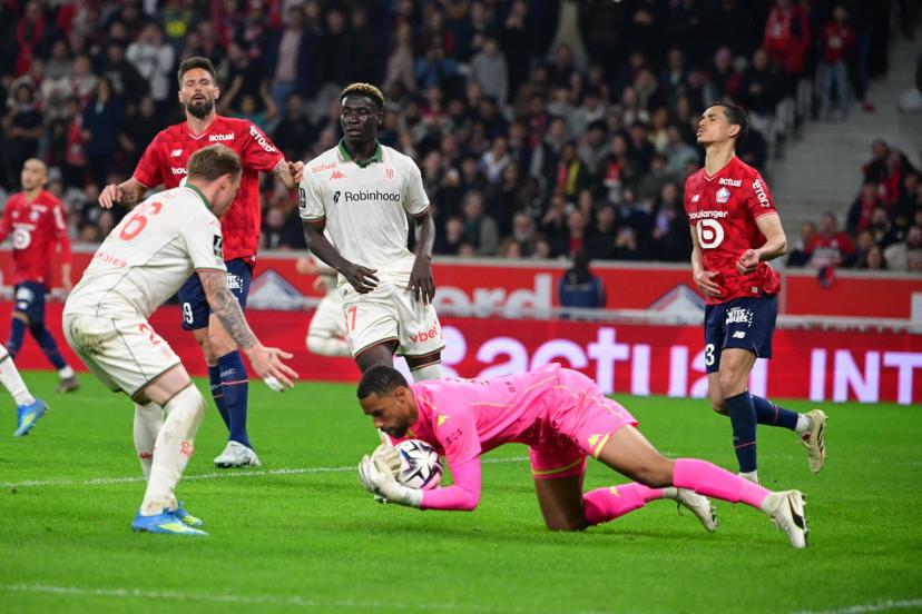 Même s'il est désormais devancé par Maxime Dupé dans la hiérarchie, Yéhvann Diouf était titulaire à Lille, le week-end dernier (0-0). (B. Papon/L'Équipe)