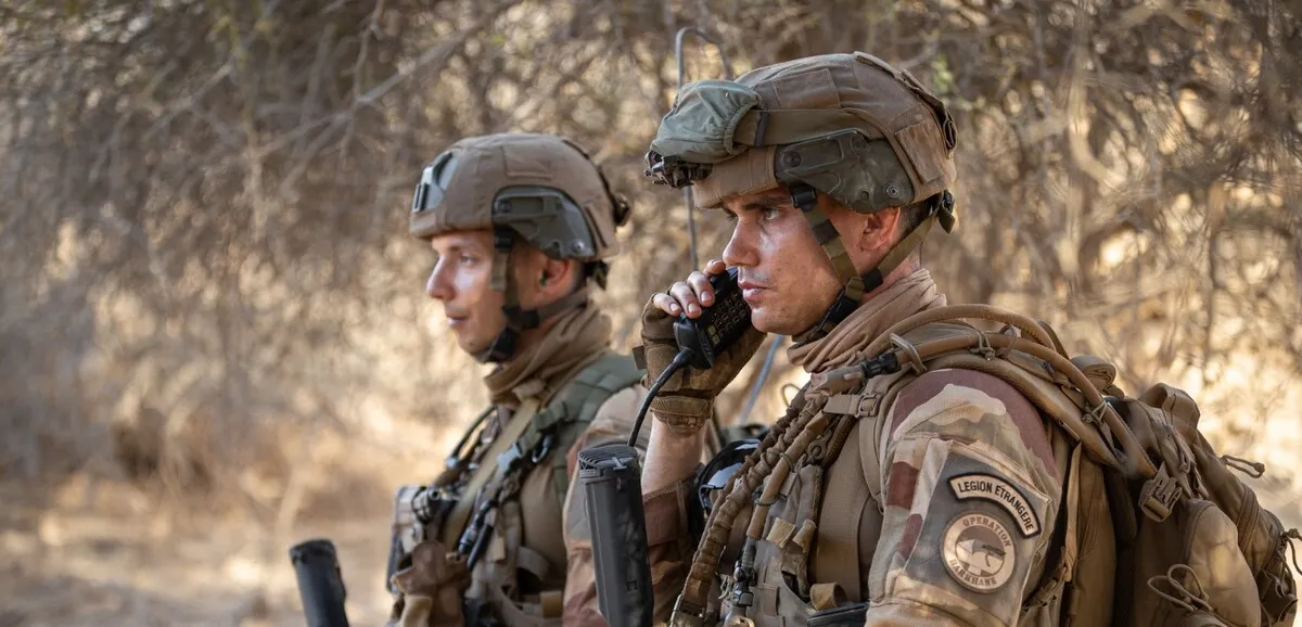 Emmanuel Macron critique la junte malienne pour son retrait de l’armée française