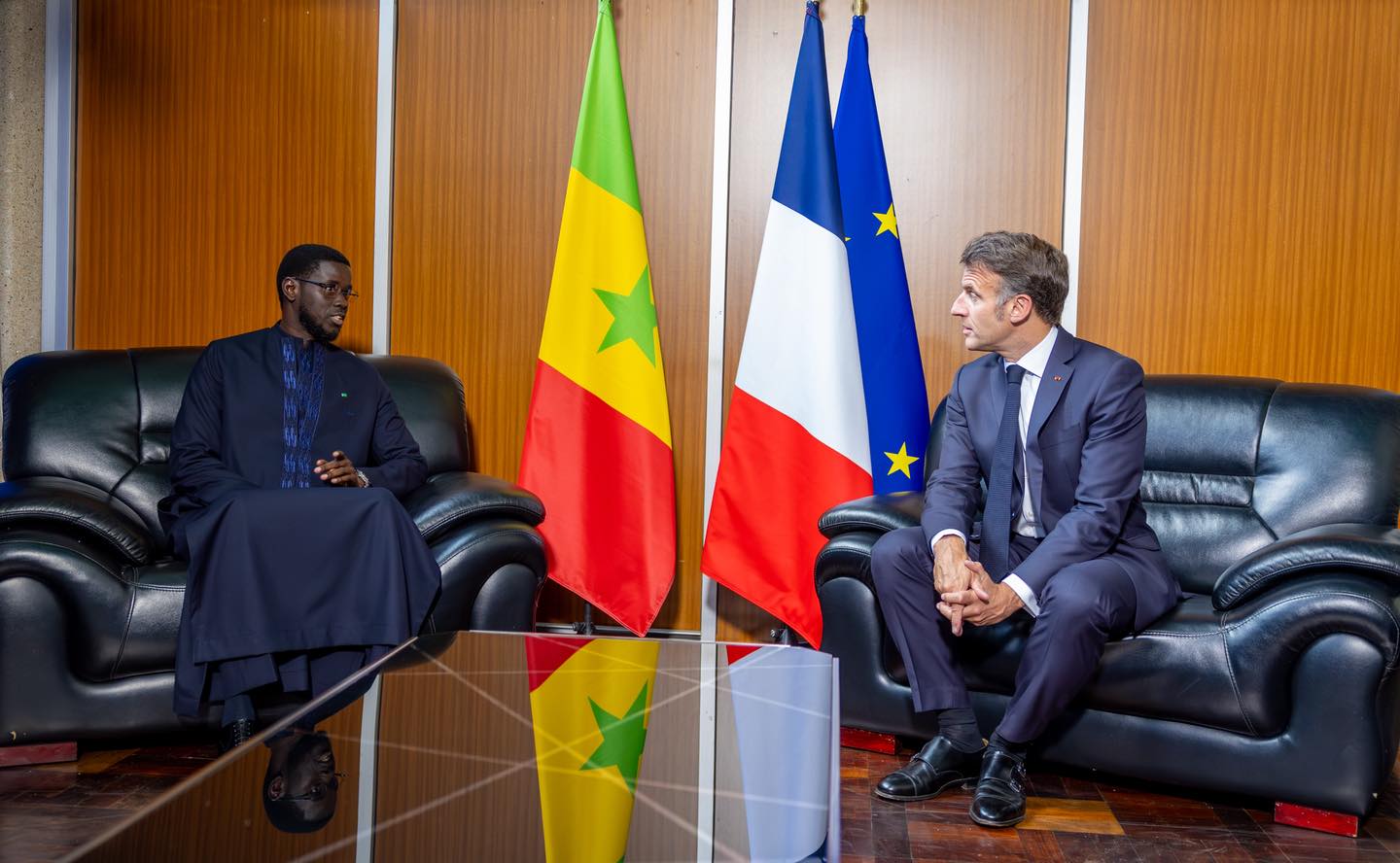 Rencontre diplomatique entre Bassirou Diomaye Faye et Emmanuel Macron à Nairobi