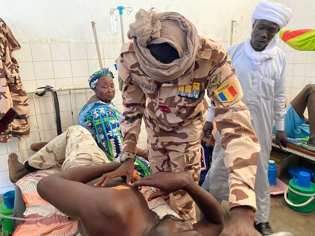 Visite du commandant Tchad-république centrafricaine aux soldats blessés de Korbol