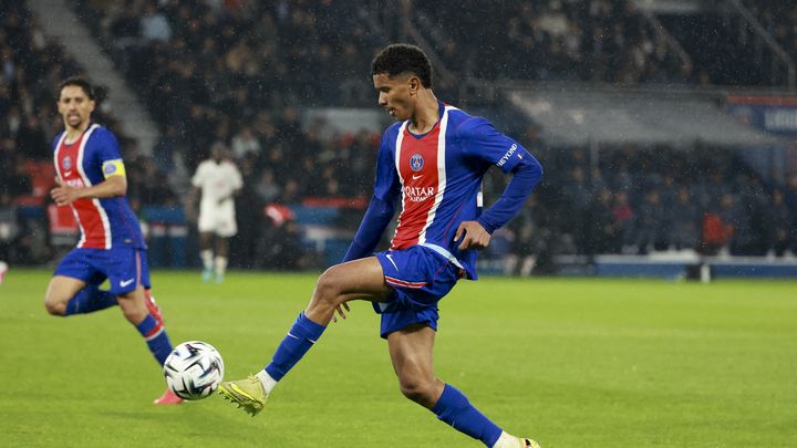 Senny Mayulu lors du match du PSG contre Brest, le 10 mai 2026 au Parc des Princes à Paris. (JEAN CATUFFE / AFP)