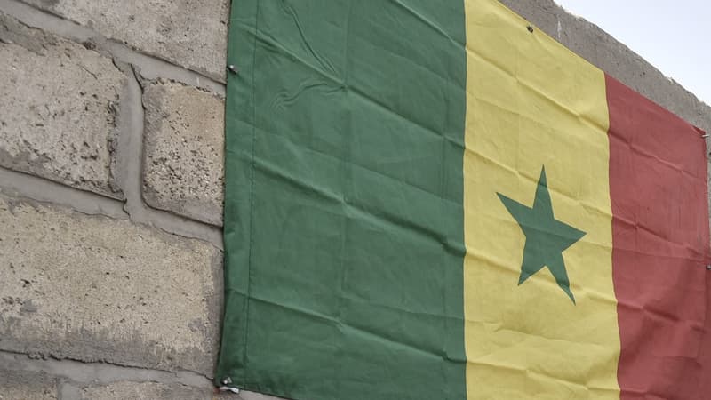 Drapeau du Sénégal flottant. Photo d'illustration