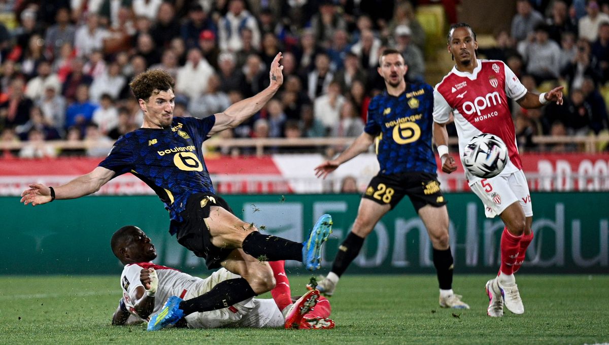 Le défenseur lillois Thomas Meunier marque un but lors du match de Ligue 1 opposant Monaco à Lille