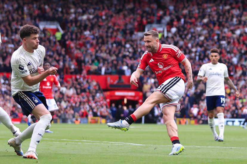 Luke Shaw marque d'une demi-volée pour Manchester United en Premier League