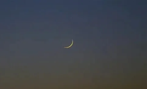 Croissant lunaire observé pour déterminer la date de la Tabaski