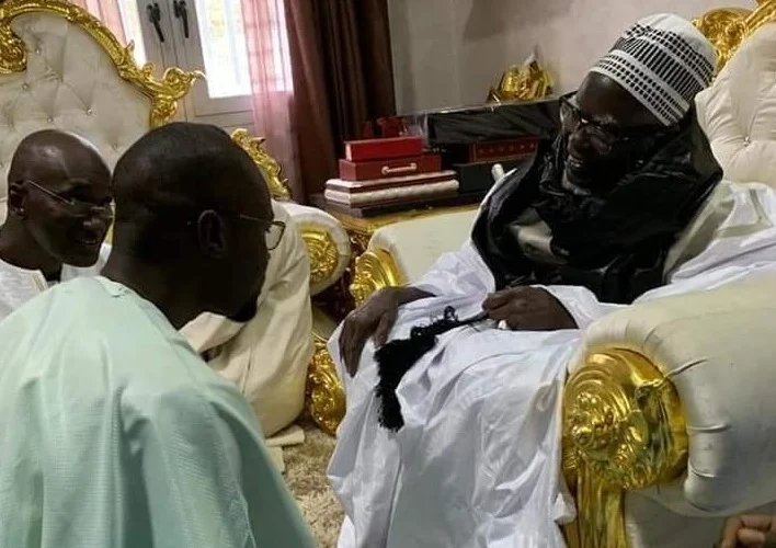 Ousmane Sonko reçu par Serigne Mountakha Mbacké