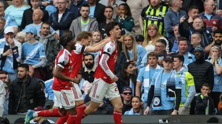 Arsenal célèbre sa victoire en Premier League après le match nul de Manchester City