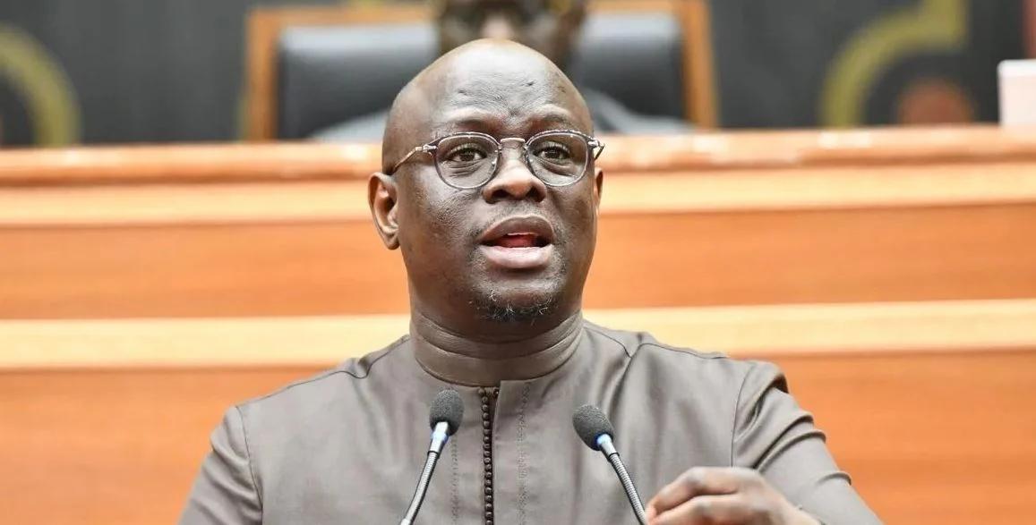 Portrait officiel de Cheikh Diba, ministre sénégalais des Finances et du Budget