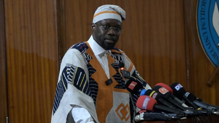 Le Premier ministre sénégalais Ousmane Sonko lors d'une conférence à l'université Cheikh Anta Diop de Dakar en mai 2024
