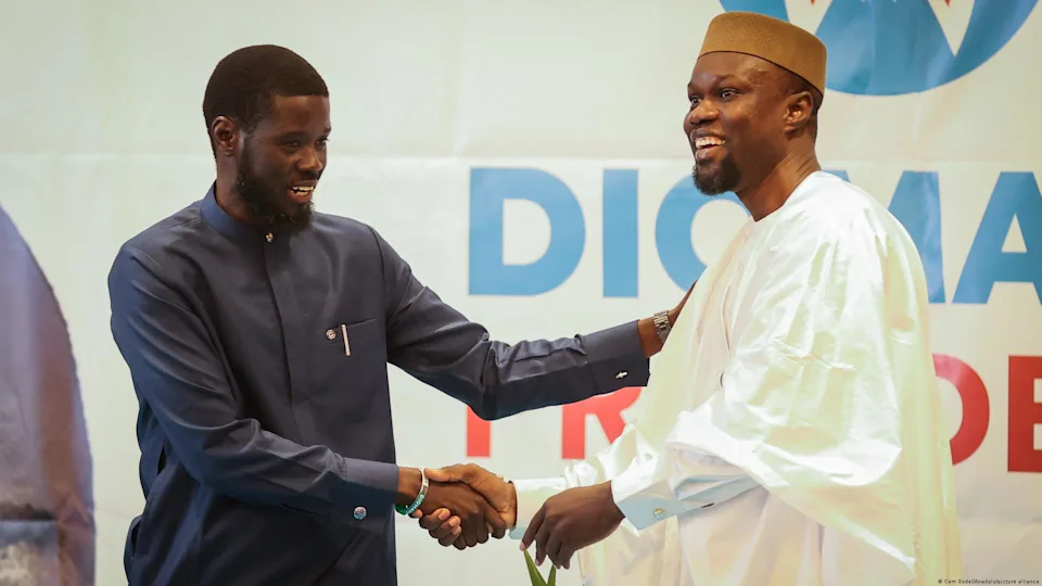 Bassirou Diomaye Faye et Ousmane Sonko, deux figures clés du même parti politique