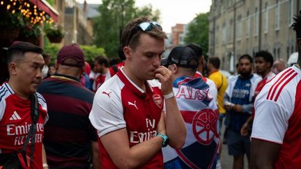 la déception des supporters d’arsenal après la défaite en finale de la ligue des champions contre le psg