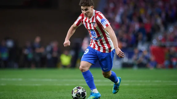 Julian Alvarez en action lors d'un match de football