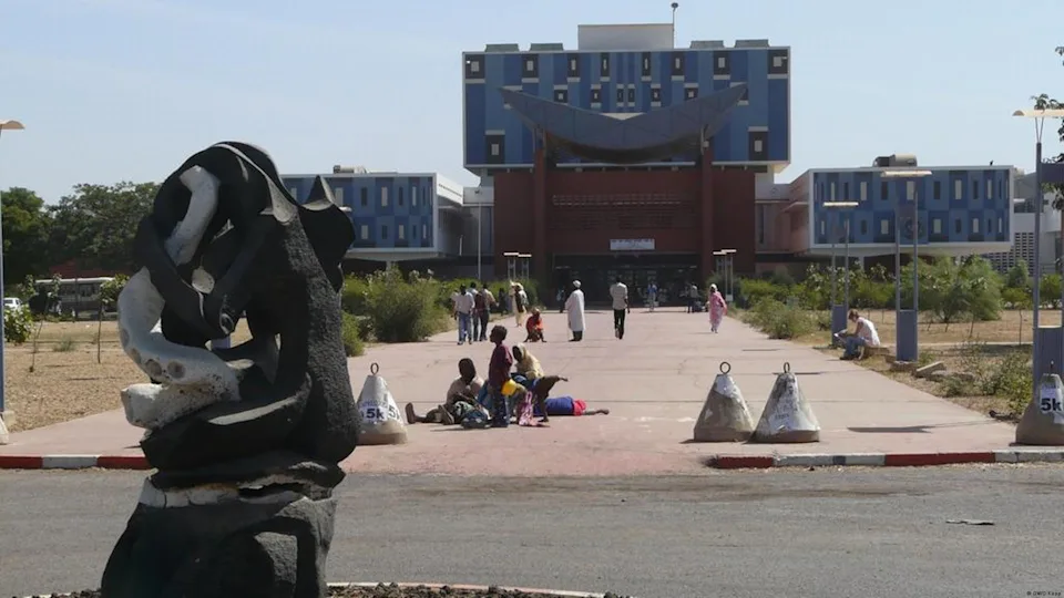 Les étudiants dakarois expriment leur désillusion face à la rupture entre Bassirou Diomaye Faye et Ousmane Sonko.