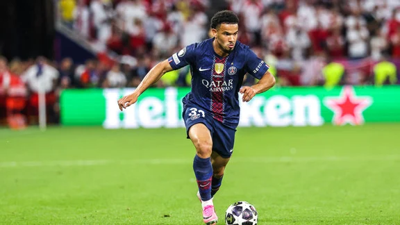 Warren Zaïre-Emery, joueur du PSG, lors d'un match