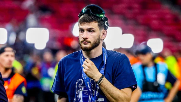 Khvicha Kvaratskhelia célébrant avec le PSG