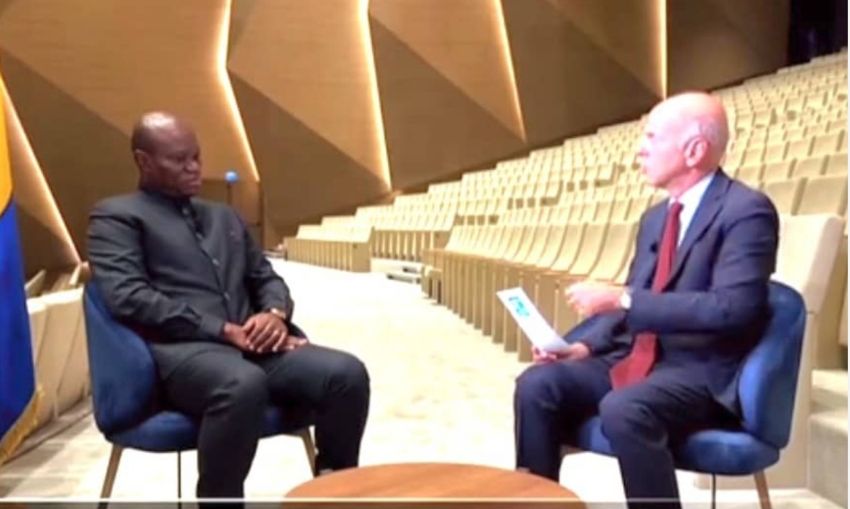 Oligui Nguema et Marc Perelman lors d'un entretien à la Cité de la Démocratie de Libreville