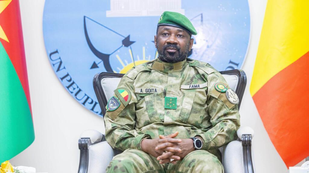 Le président de transition malien, le général Assimi Goïta, lors d'un sommet sur la sécurité au Sahel