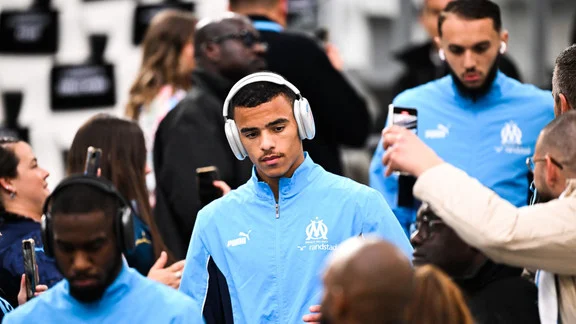 Mason Greenwood en discussion avec son club actuel
