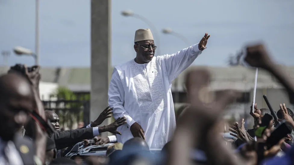 Le président Bassirou Diomaye Faye et l’ancien président Macky Sall lors d’une rencontre à Dakar