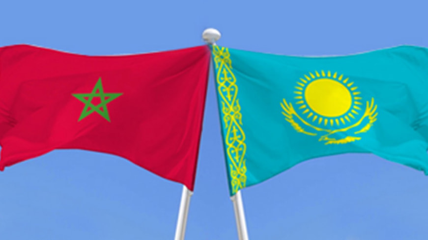 Représentants du Kazakhstan et du Maroc lors d'une rencontre officielle