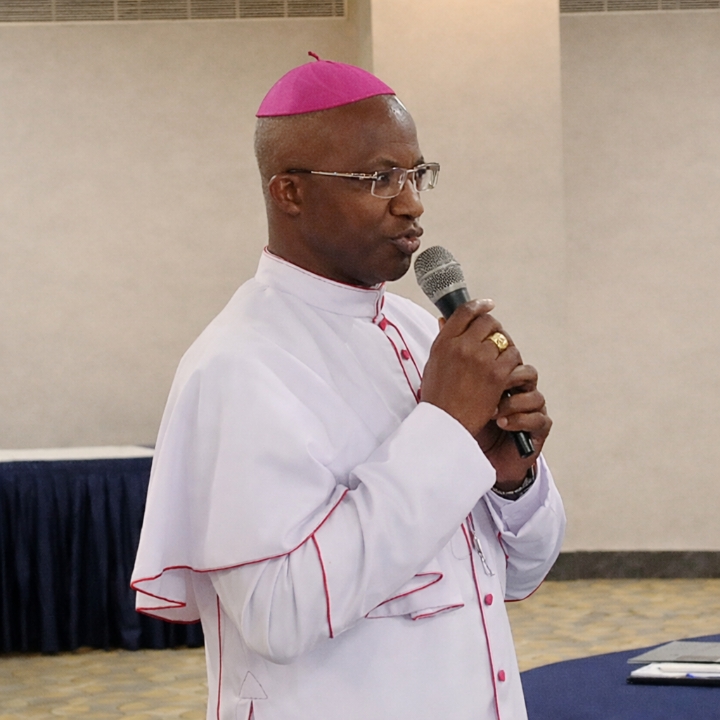 Portrait de Monseigneur Laurent Lompo, archevêque de Niamey et président de l'Initiative Sahel pour la Paix