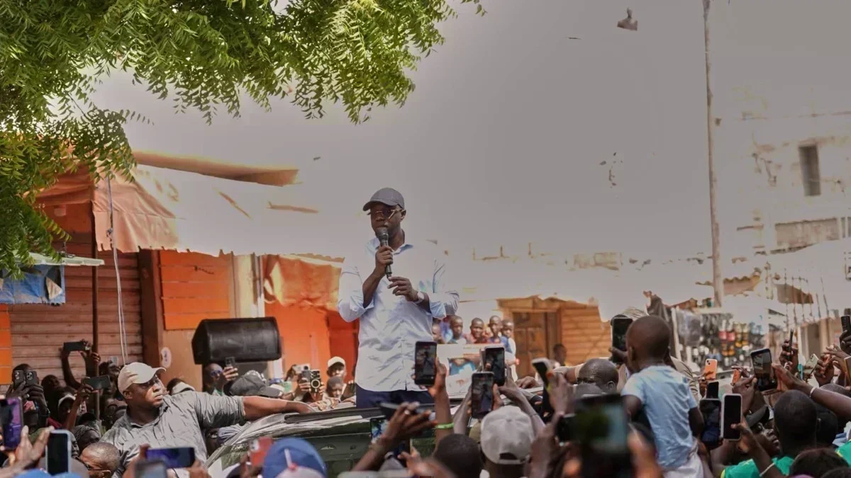 Ousmane Sonko en meeting à Bargny pour la campagne de vente des cartes de membre Pastef Ousmane Sonko en meeting à Bargny pour la campagne de vente des cartes de membre Pastef