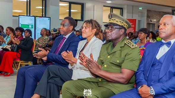 Participants à la cérémonie de naturalisation à Cotonou