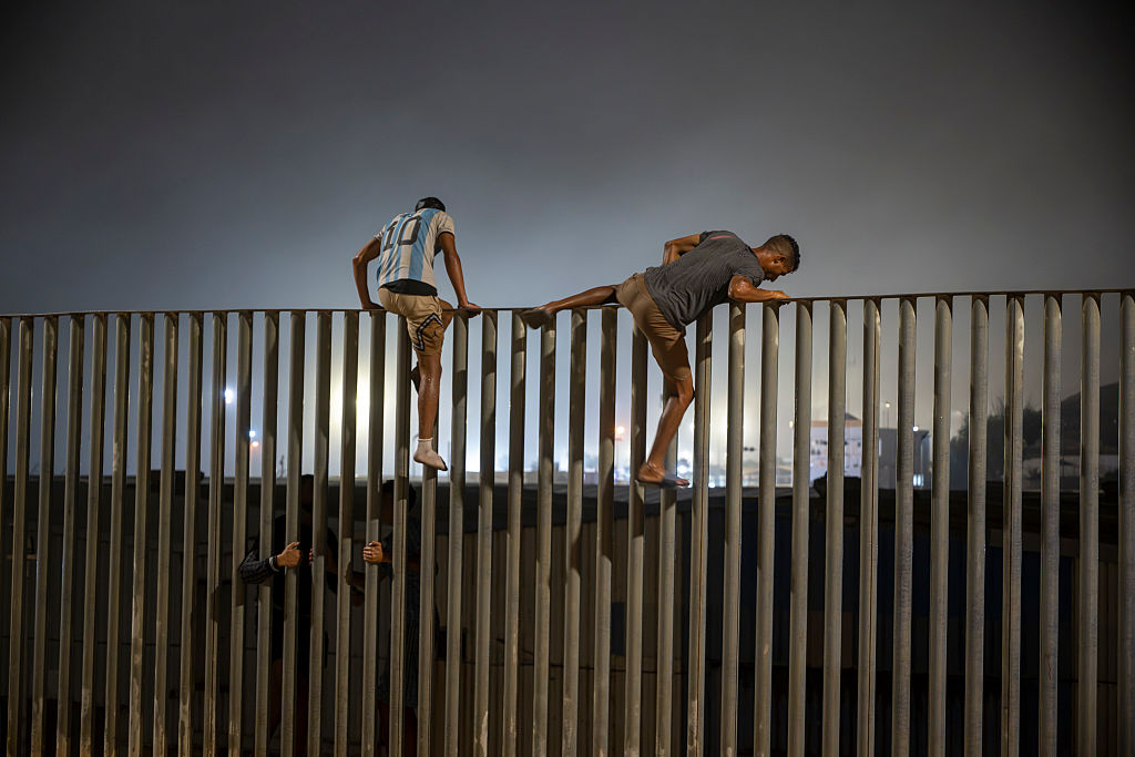 Afflux de migrants à la frontière entre le Maroc et Ceuta