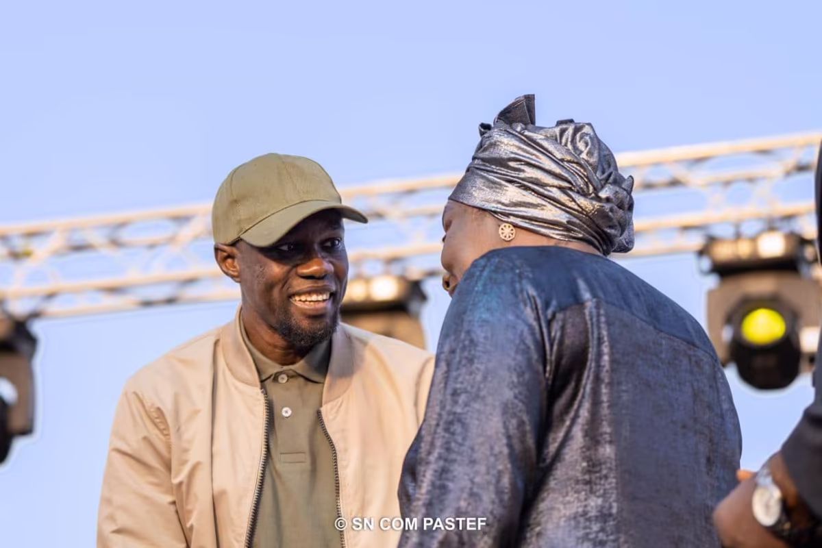Ousmane Sonko et Aminata Touré en discussion