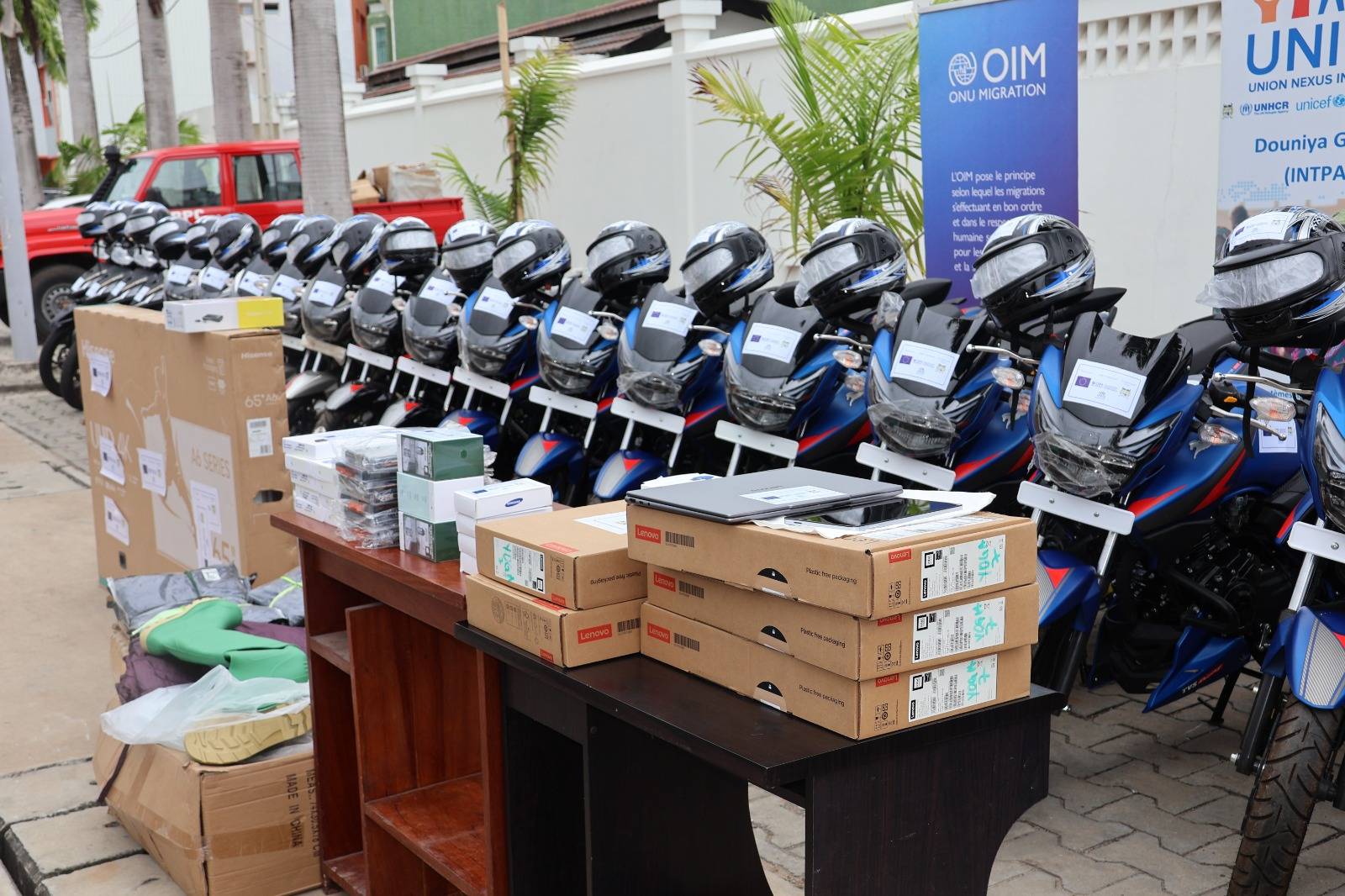 Cérémonie de remise de véhicules et équipements à l'ABPC par l'OIM